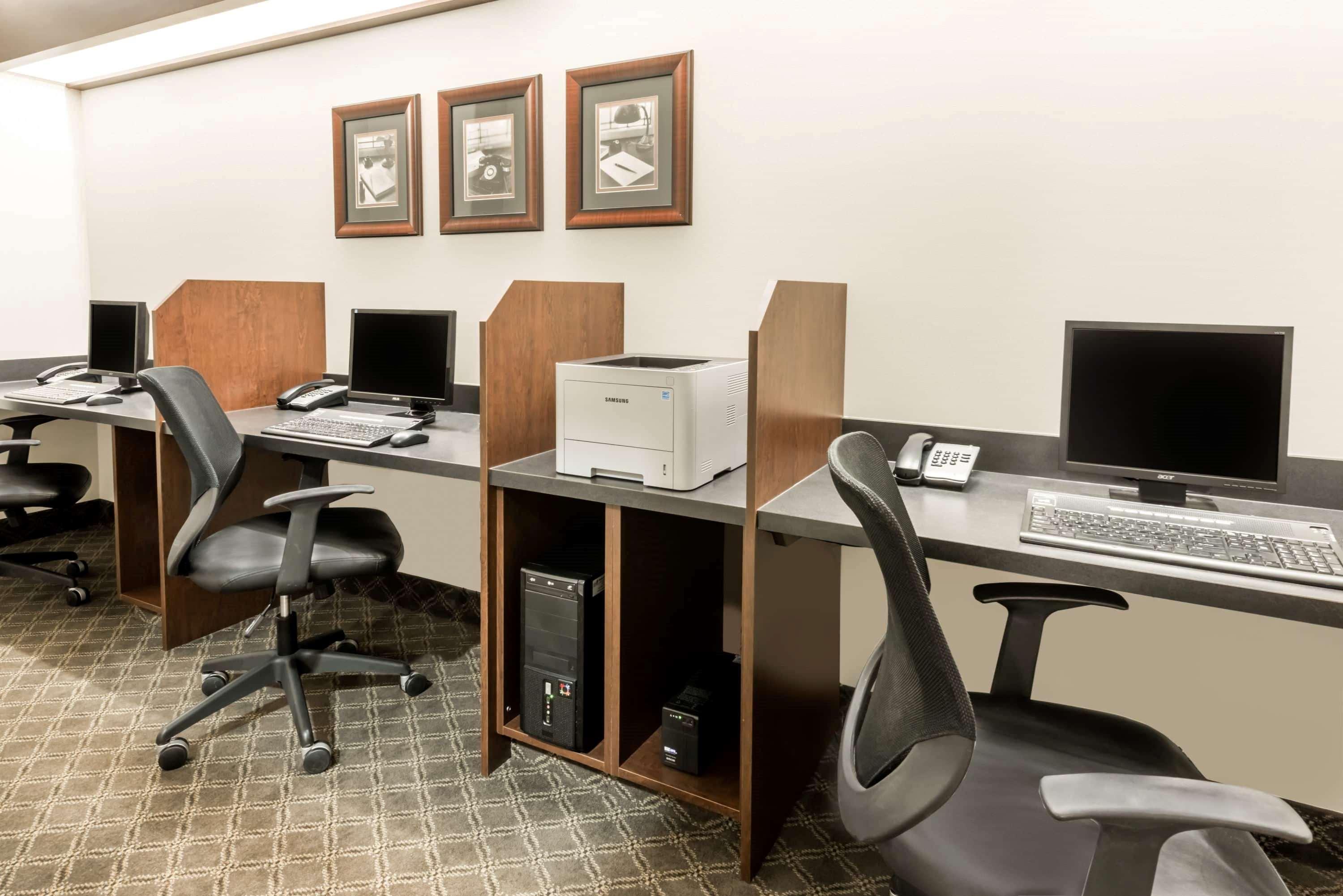 Ramada By Wyndham Olds Hotel Luaran gambar