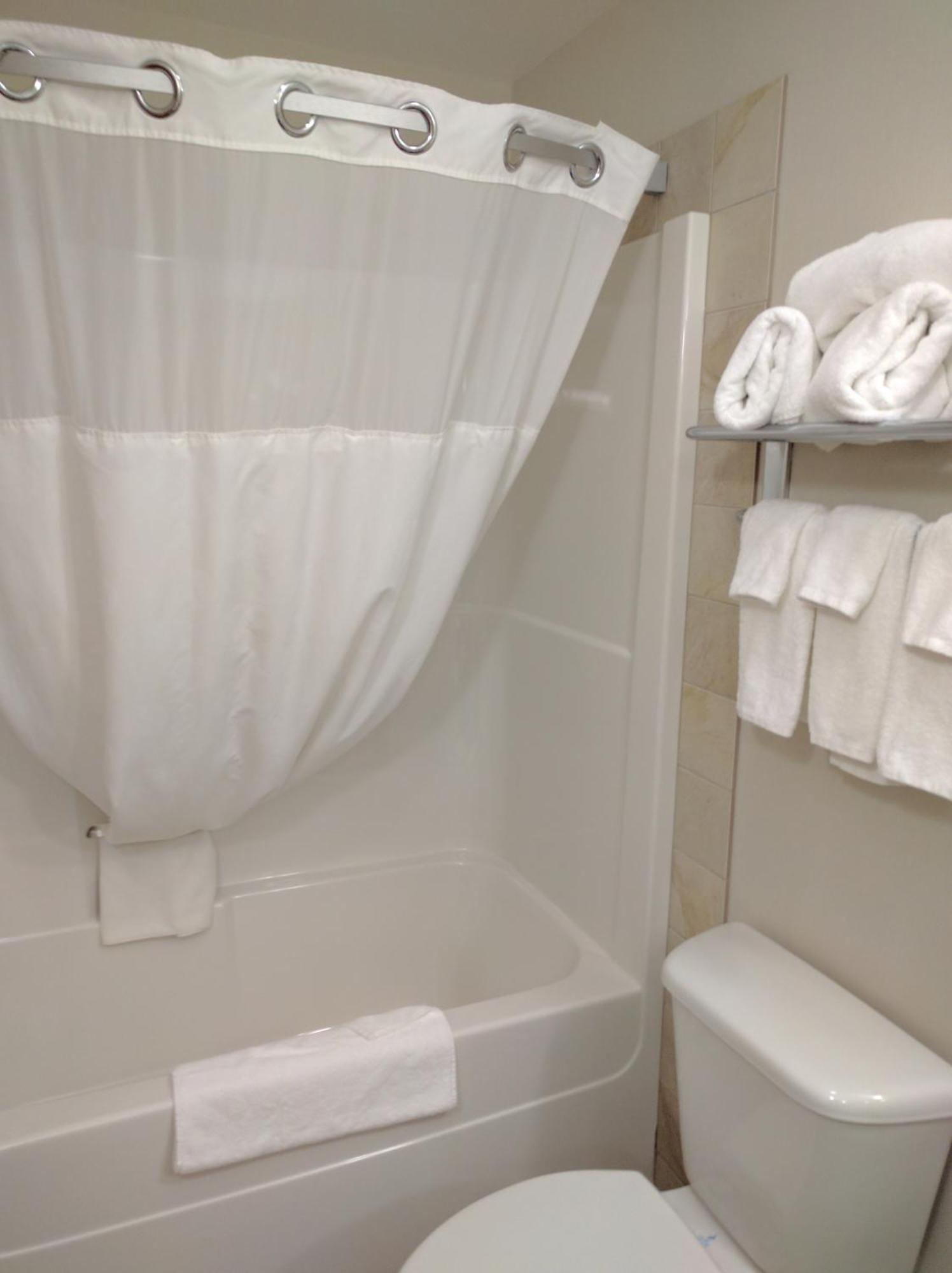 Ramada By Wyndham Olds Hotel Luaran gambar